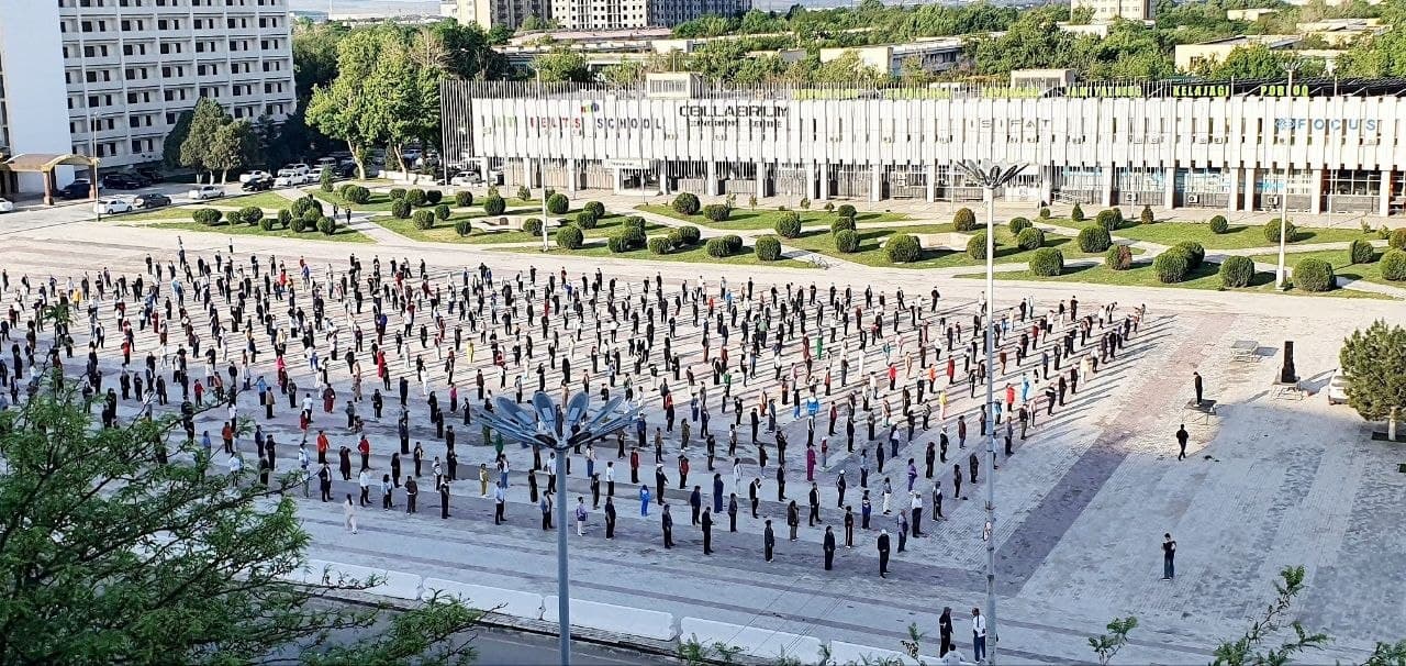 NAVOIY SHAHRIDA KENG KO‘LAMLI OMMAVIY SPORT TADBIRI O‘TKAZILMOQDA