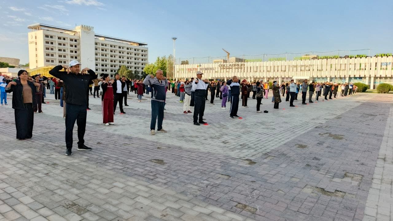 NAVOIY SHAHRIDA KENG KO‘LAMLI OMMAVIY SPORT TADBIRI O‘TKAZILMOQDA