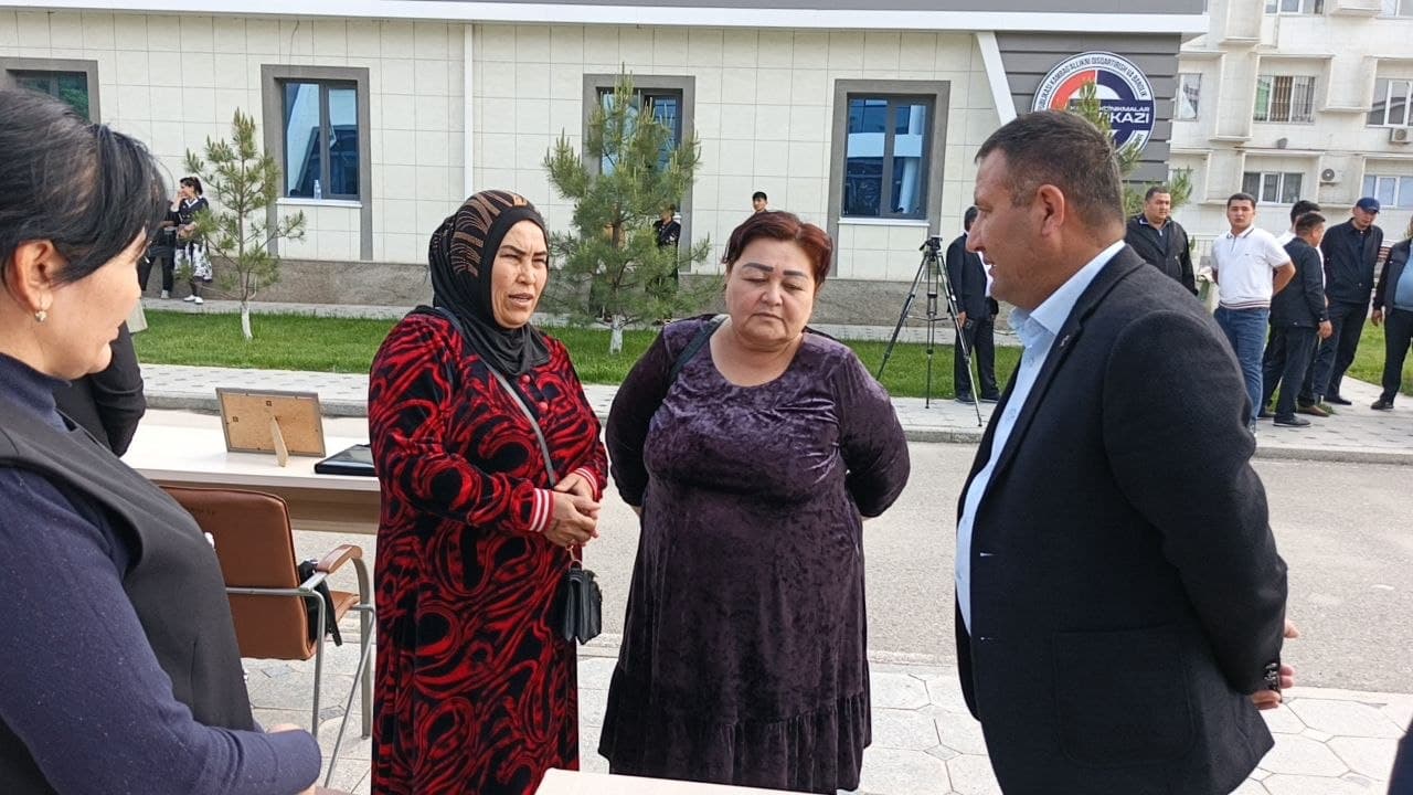 NAVOIY SHAHRIDA 200 DAN ORTIQ FUQAROLAR UCHUN NAVBATDAGI BANDLIK VA MEHNAT YARMARKASI TASHKIL QILINDI