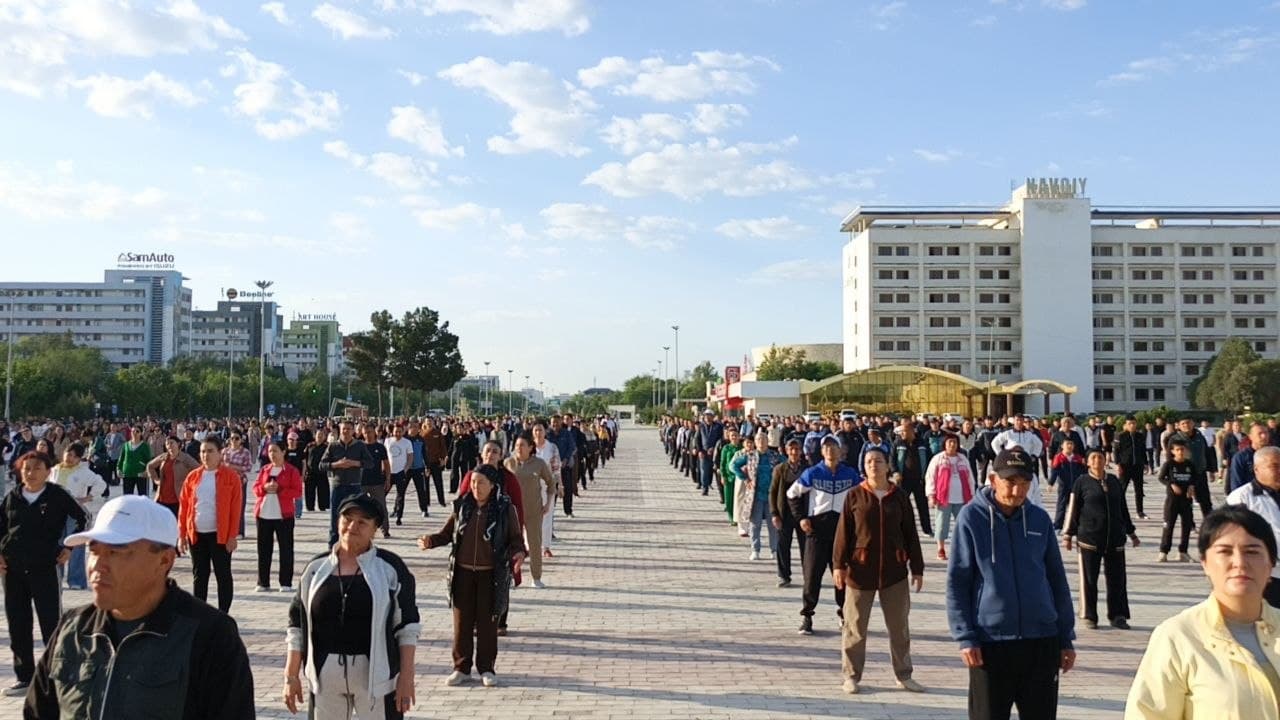 NAVOIY SHAHRIDA KENG KO‘LAMLI OMMAVIY SPORT TADBIRI O‘TKAZILMOQDA