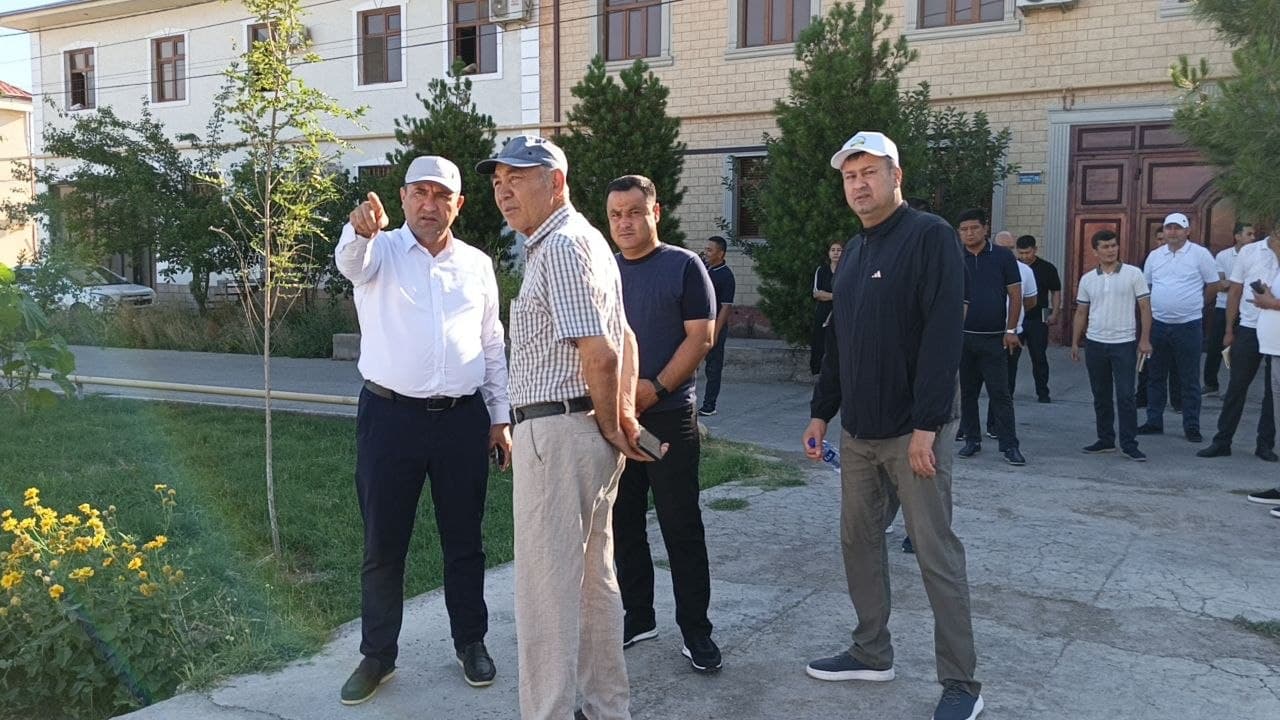 Shahar hokimi boshchiligida hudud piyoda tarzda ko‘zdan kechirildi.