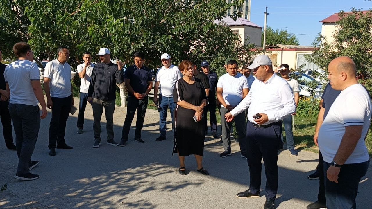 Shahar hokimi boshchiligida hudud piyoda tarzda ko‘zdan kechirildi.