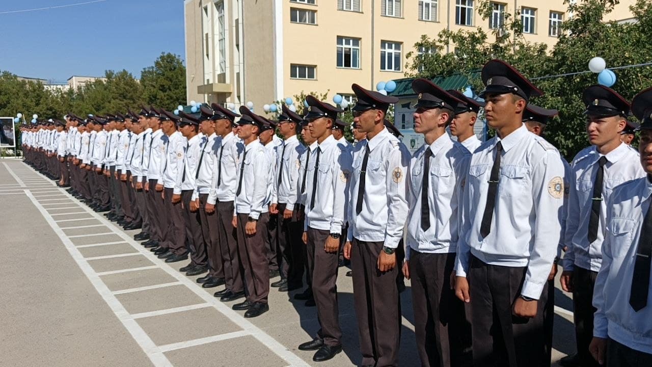 БИТИРУВЧИЛАРГА ТАНТАНАЛИ ДИПЛОМ ТОПШИРИШ МАРОСИМИ ЎТКАЗИЛДИ