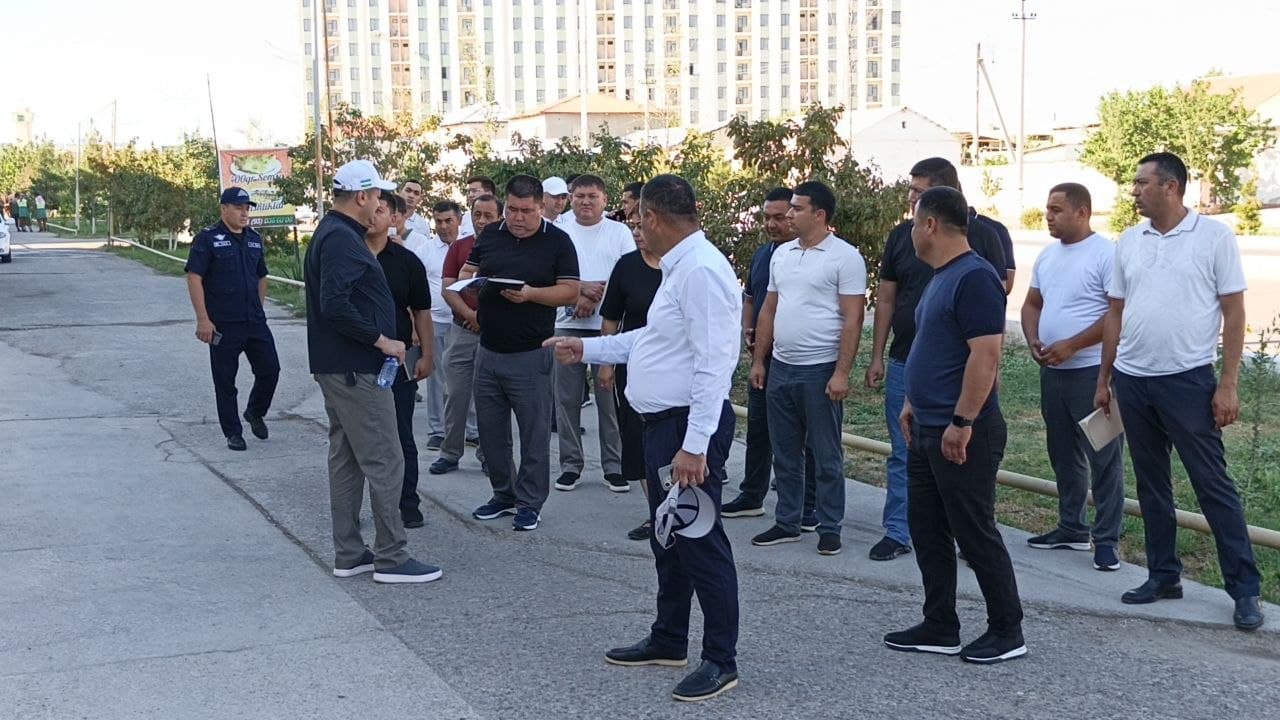 Shahar hokimi boshchiligida hudud piyoda tarzda ko‘zdan kechirildi.