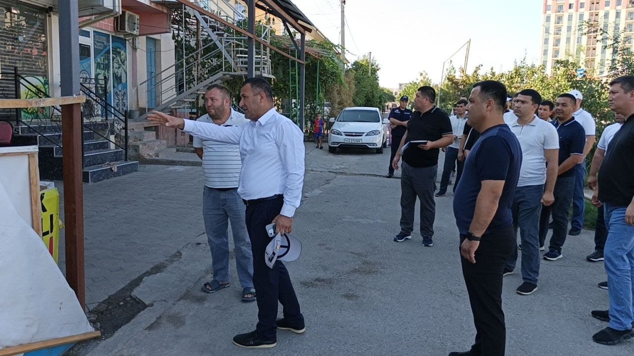 Shahar hokimi boshchiligida hudud piyoda tarzda ko‘zdan kechirildi.