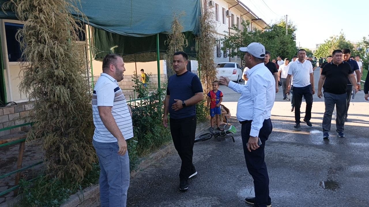 Shahar hokimi boshchiligida hudud piyoda tarzda ko‘zdan kechirildi.