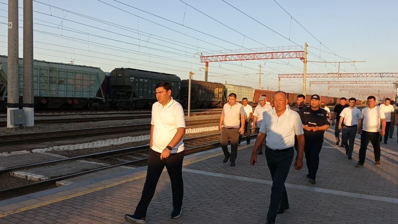 НАВОИЙ ШАҲРИДА ТЕМИР ЁЪЛ АТРОФИ ЯНГИЧА ҚИЁФА КАСБ ЭТМОҚДА
