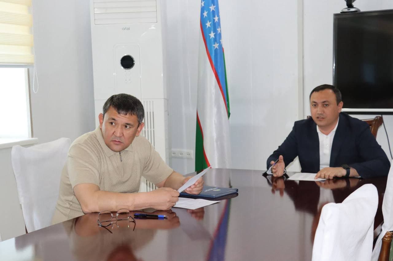 The district governor, Uchqun Yelmuatov, along with responsible officials, held a meeting with young people who have returned from military service