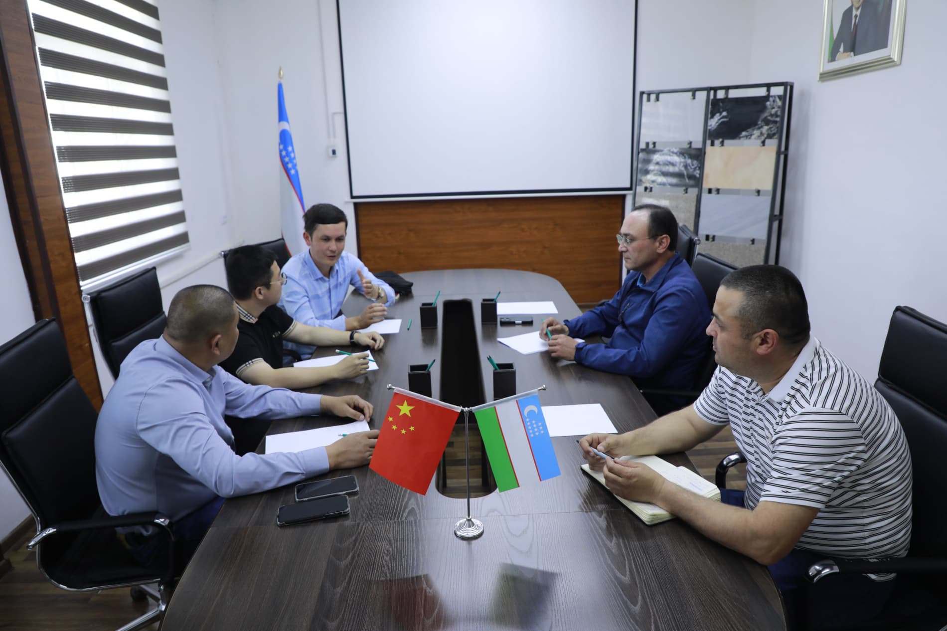 NUROTA DISTRICT GOVERNOR AZAMAT FAYZIYEV RECEIVED CHINESE INVESTOR
