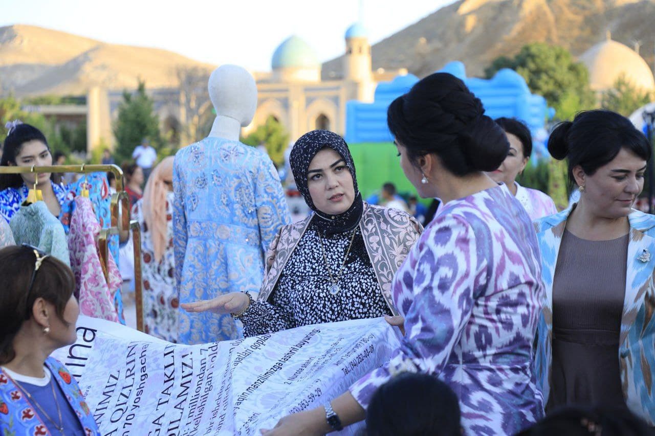 “Кашталар жилоси“ каштачилик ва миллий ҳунармандчилик маҳсулотлари кўргазма-фестивали ўтказилди.