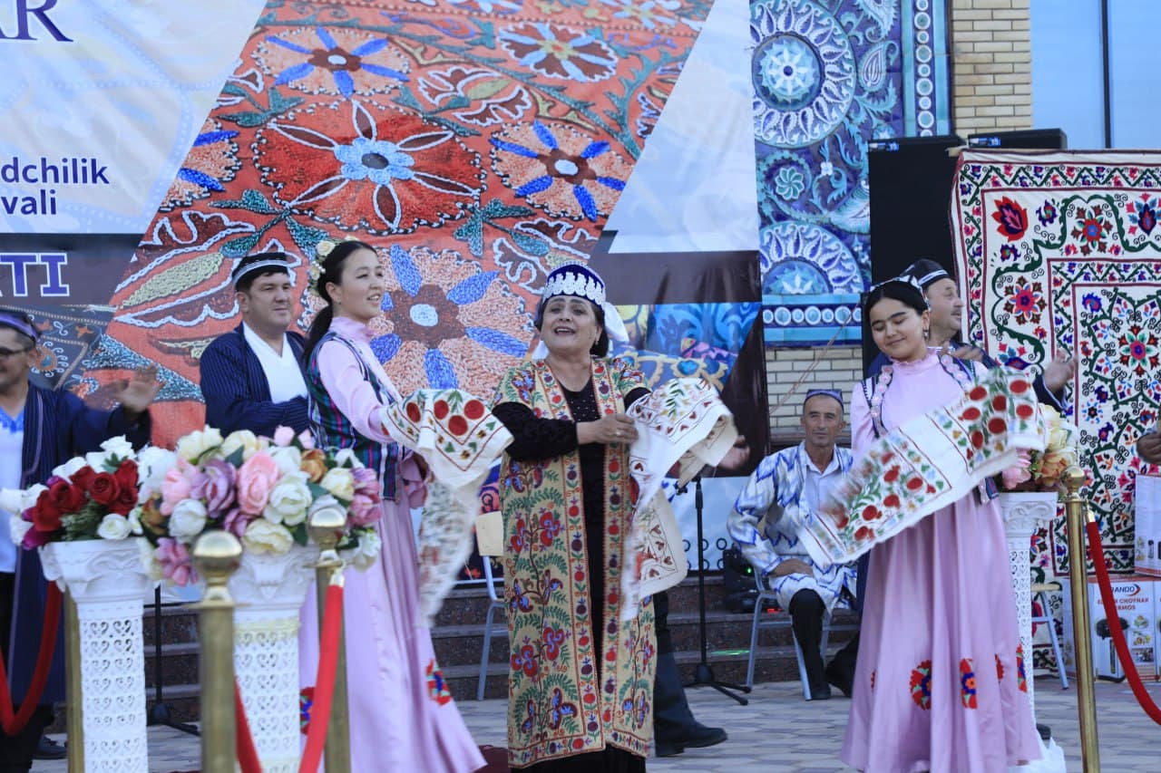 “Кашталар жилоси“ каштачилик ва миллий ҳунармандчилик маҳсулотлари кўргазма-фестивали ўтказилди.