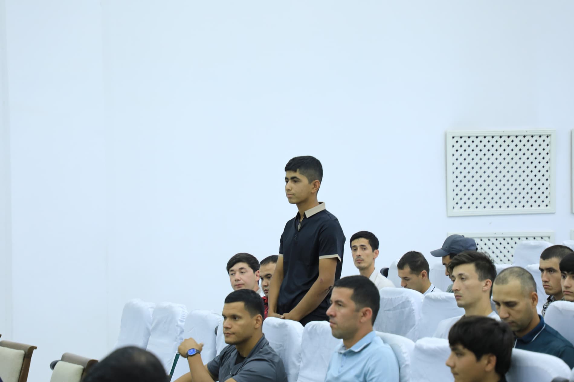 МИГРАЦИЯДАН ҚАЙТГАН ЁШЛАР БИЛАН ОЧИҚ МУЛОҚОТ