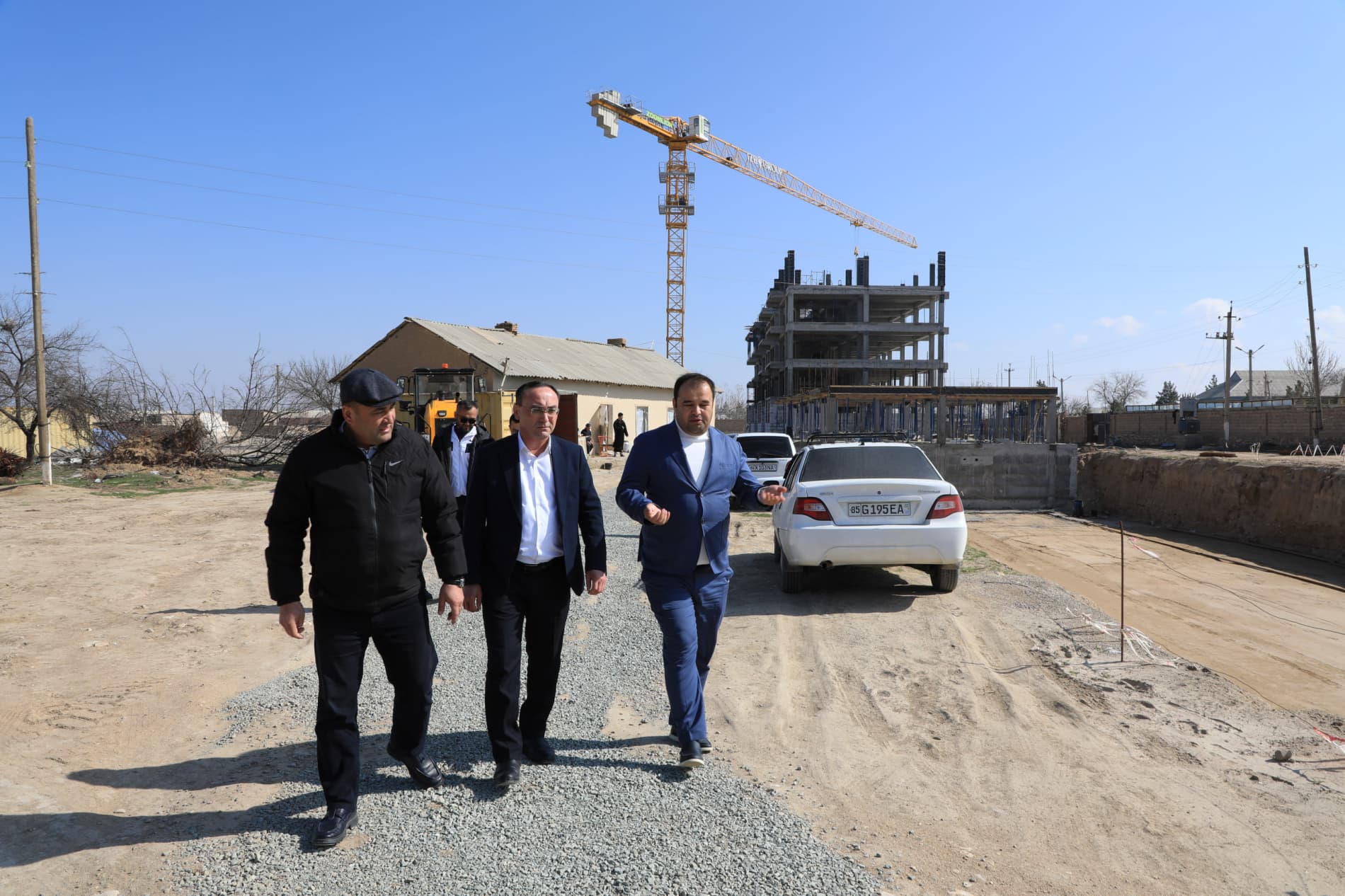 YANGI TURAR-JOY MAJMUASINING QURILISH ISHLARI KO‘ZDAN KECHIRILDI