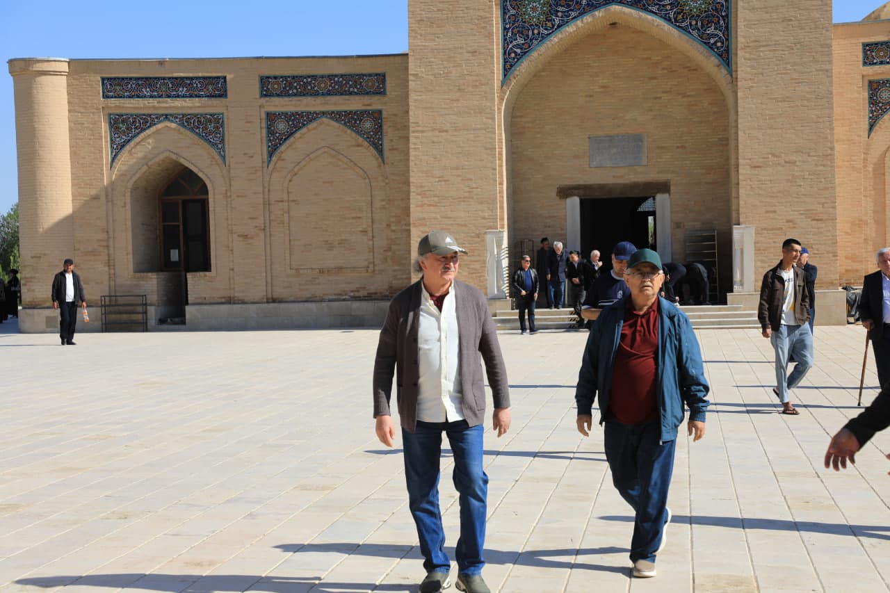 NUROTADA IJODIY TASHRIF: 🎨 RASSOMLAR “CHASHMA” MAJMUASIDA