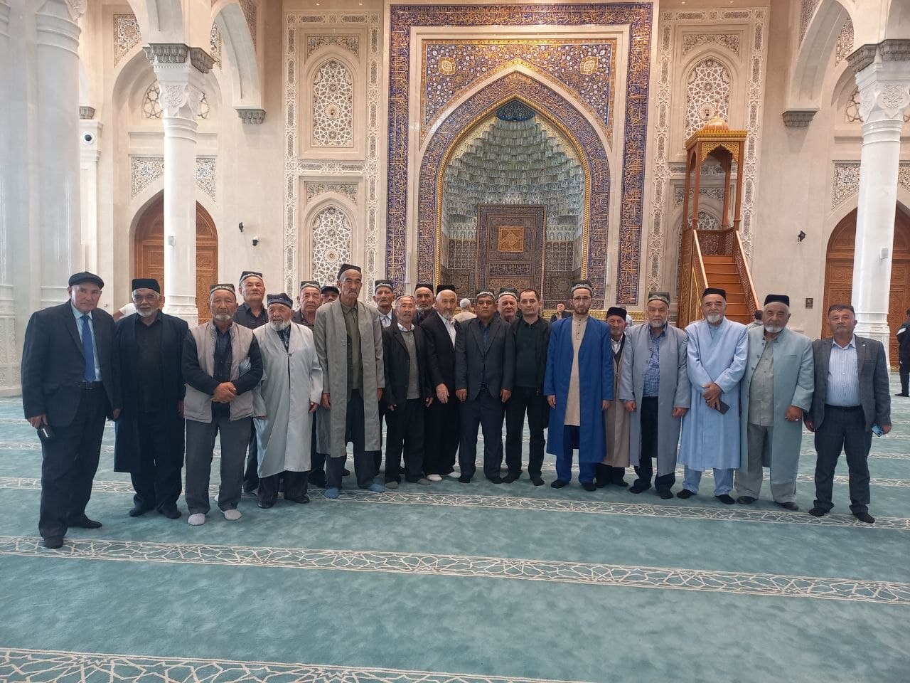 Nurotalik nuroniylar Imom Buxoriy majmuasiga ziyorat qilishdi