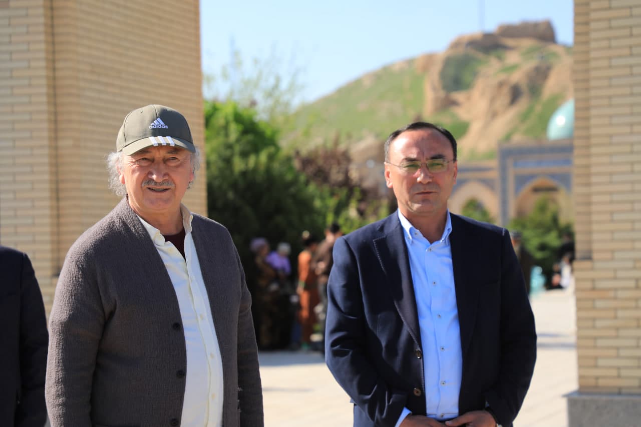 NUROTADA IJODIY TASHRIF: 🎨 RASSOMLAR “CHASHMA” MAJMUASIDA