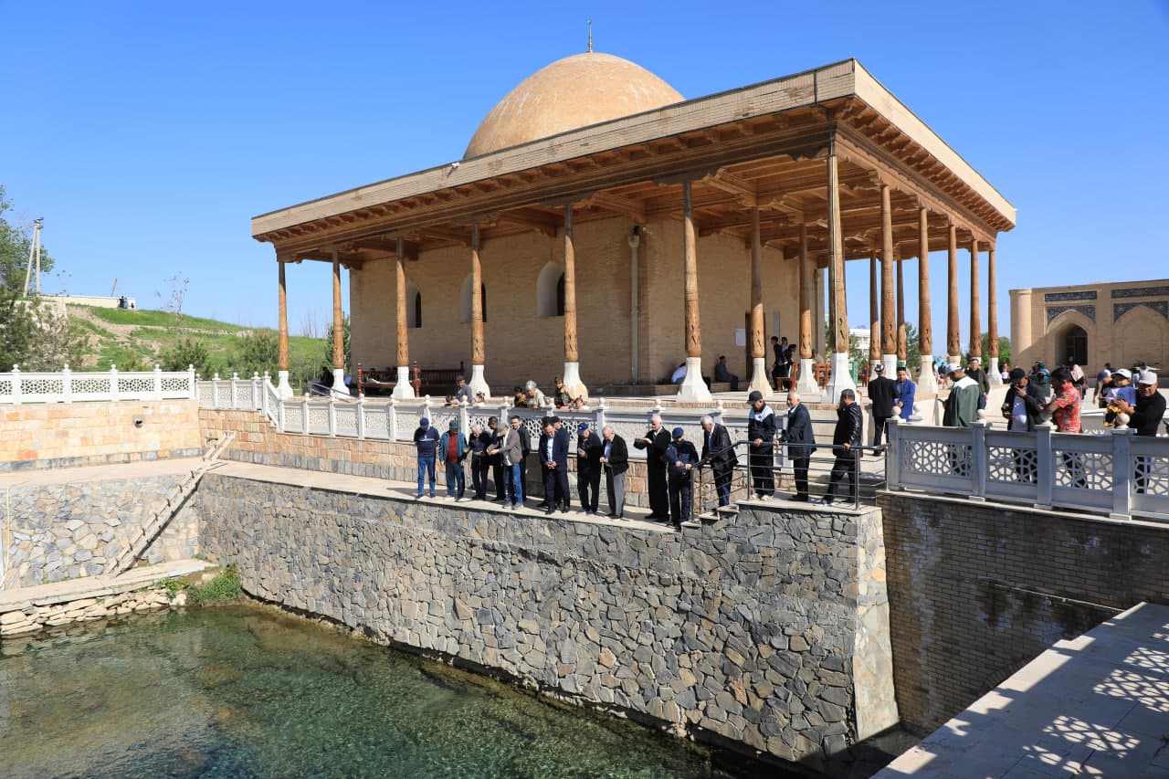 NUROTADA IJODIY TASHRIF: 🎨 RASSOMLAR “CHASHMA” MAJMUASIDA