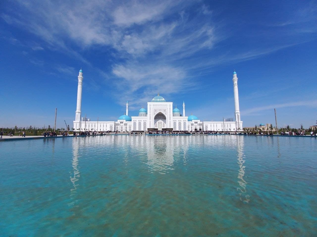 Nurotalik nuroniylar Imom Buxoriy majmuasiga ziyorat qilishdi