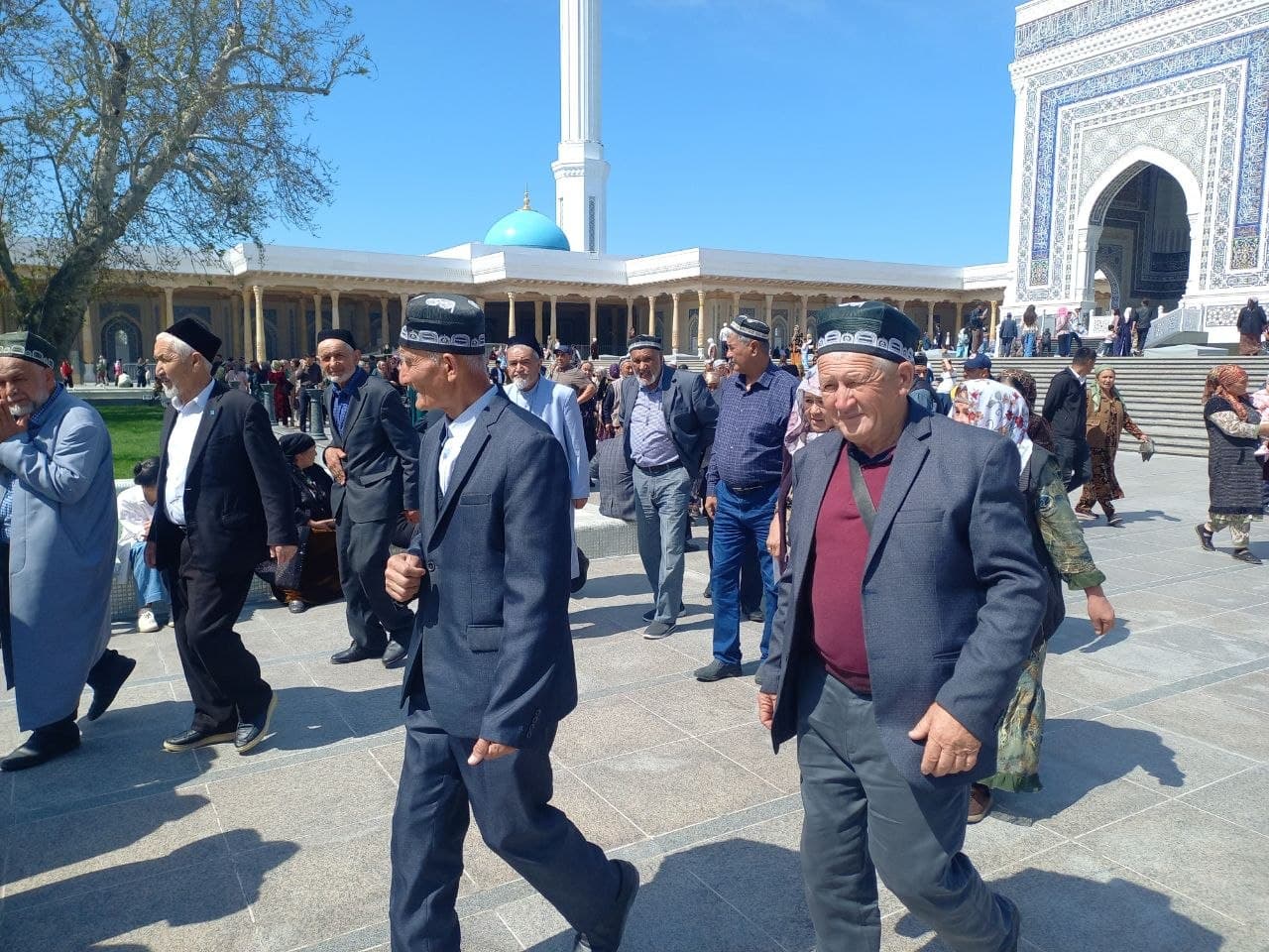 Nurotalik nuroniylar Imom Buxoriy majmuasiga ziyorat qilishdi