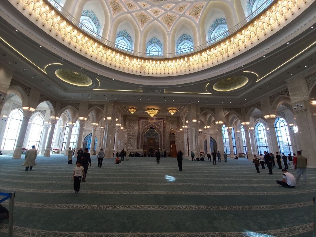 Nurotalik nuroniylar Imom Buxoriy majmuasiga ziyorat qilishdi