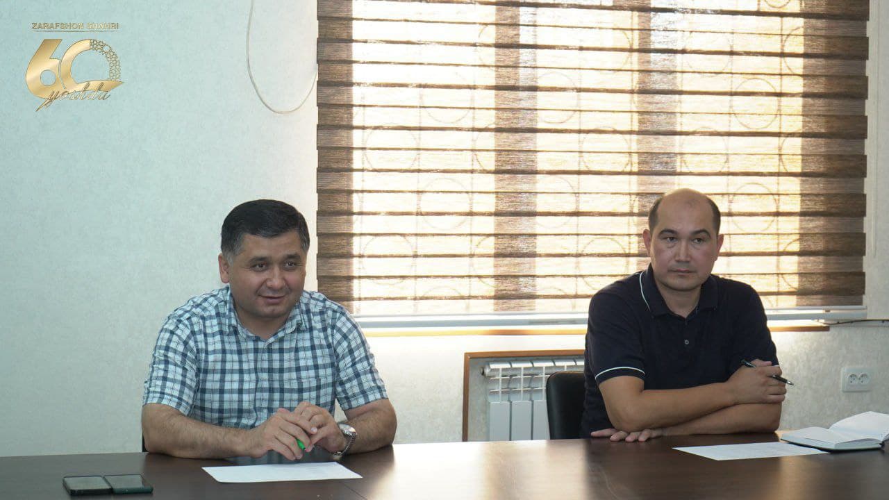 Today, the khokim of Zarafshan city, Nazirbek Rahmanov, visited the "Muruntov" municipal district to inspect the ongoing improvement work and communicate with citizens.