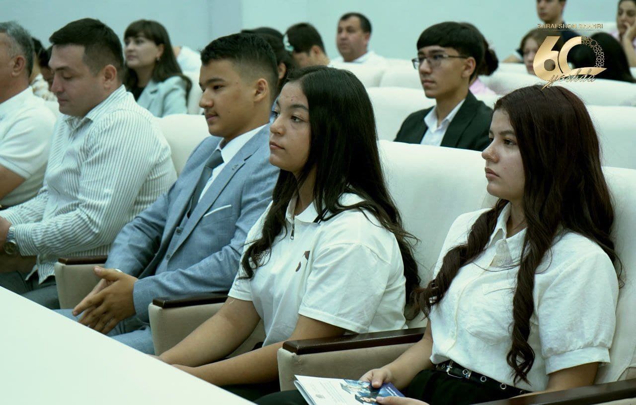 В ГОРОДЕ ЗАРАФШАН СОСТОЯЛАСЬ ВСТРЕЧА МОЛОДЁЖНЫХ ЛИДЕРОВ И ВЫПУСКНИКОВ ВУЗОВ