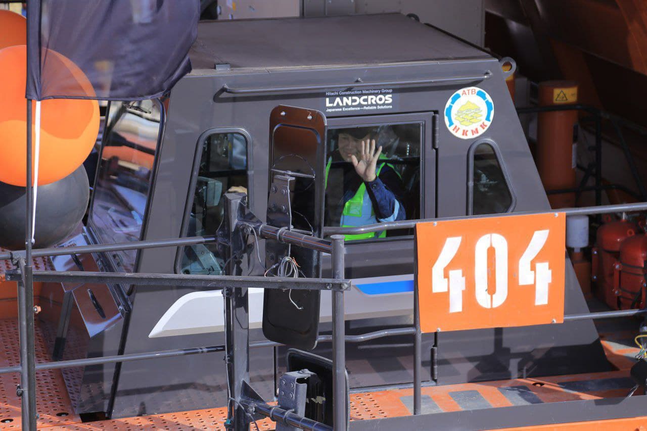 Сегодня в городе Зарафшан прошла автовыставка, посвящённая Дню работников автомобильного транспорта.