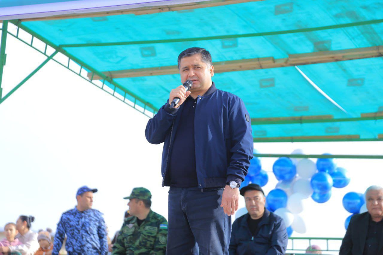 Сегодня в городе Зарафшан прошла автовыставка, посвящённая Дню работников автомобильного транспорта.