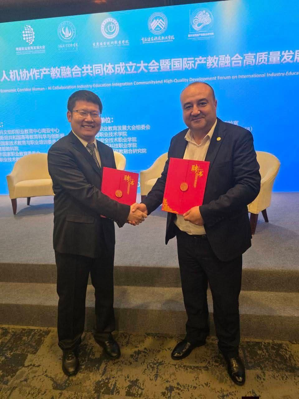 Navoiy viloyat oliy ta’lim, fan va innovatsiyalar boshqarmasi, Navoiy davlat universiteti hamda viloyat kasbiy ta’lim tashkilotlari direktorlaridan iborat delegatsiya Xitoy Xalq Respublikasiga tashrif buyurdi.