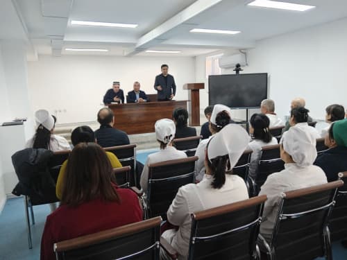 Зарафшон шаҳрида "Аёллар дафтари"ни тўғри юритиш мақсадида шаҳар тиббиёт бирлашмасида йиғилиш бўлиб ўтди.