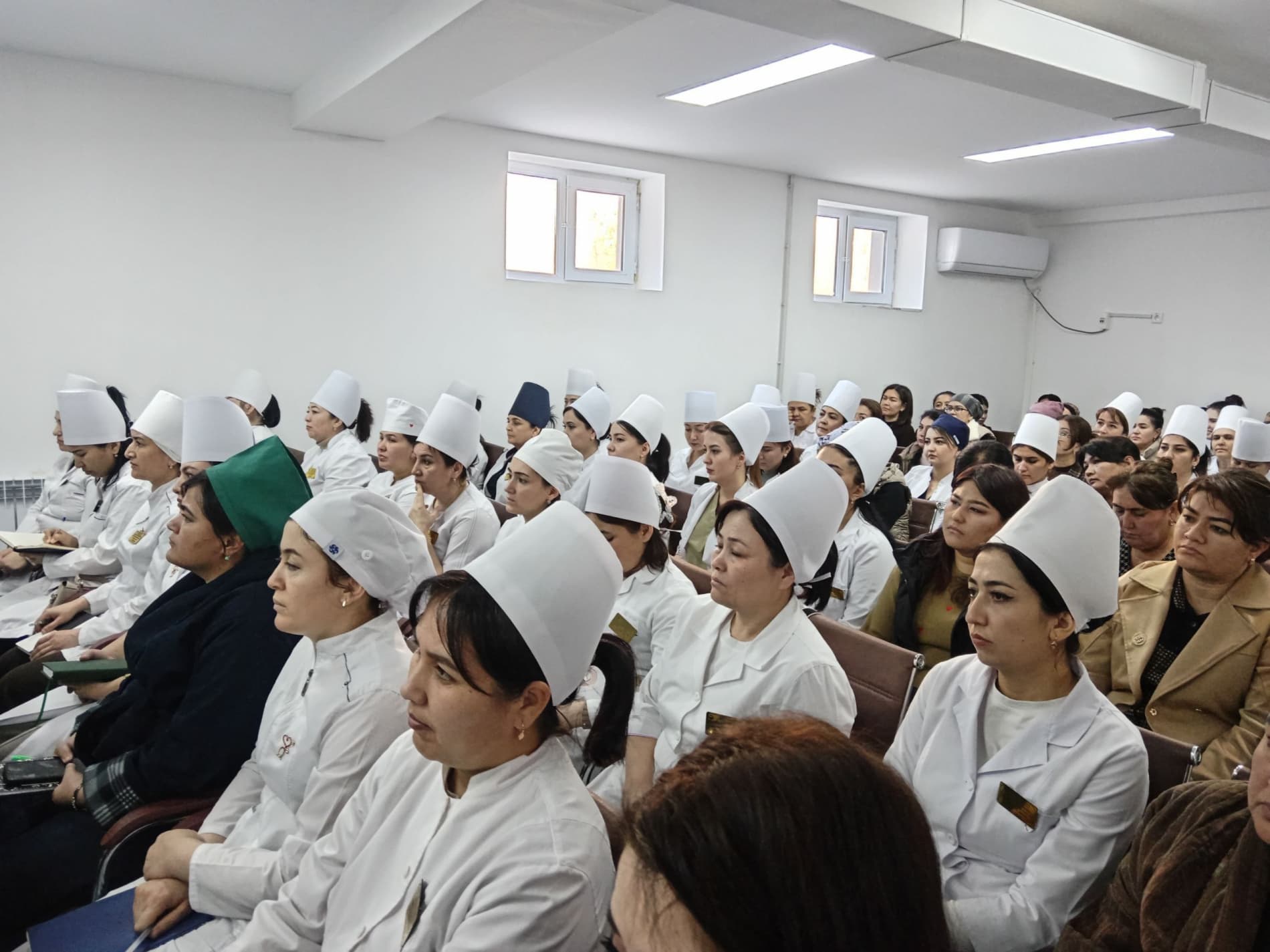 Zarafshon shahrida "Ayollar daftari"ni to'g'ri yuritish maqsadida shahar tibbiyot birlashmasida yig'ilish bo'lib o'tdi.