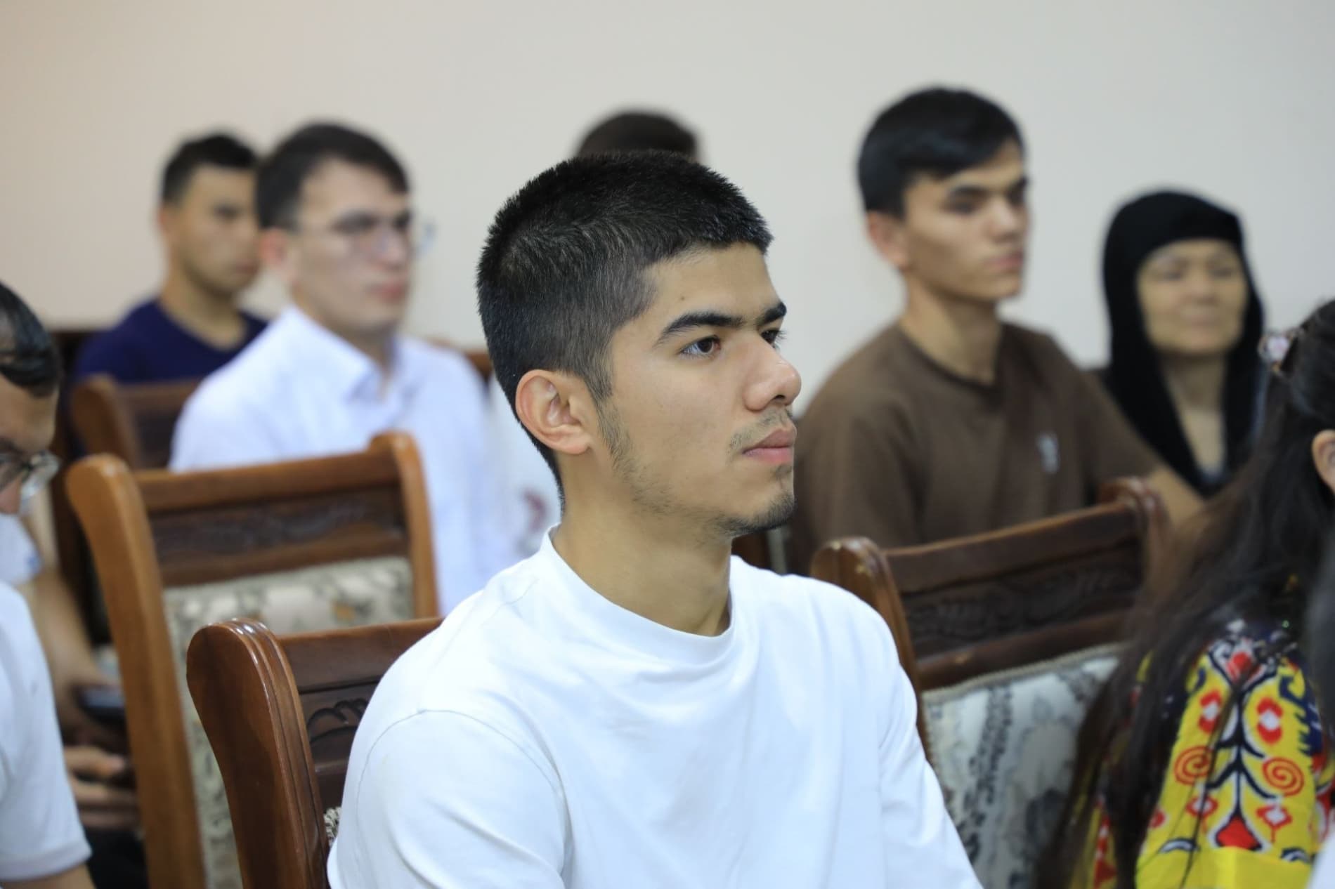 Zarafshon shahar "Navro'z" mahallasida yoshlari ishtirokida "Rahbar va yoshlar uchrashuvi" bo'lib o'tdi.