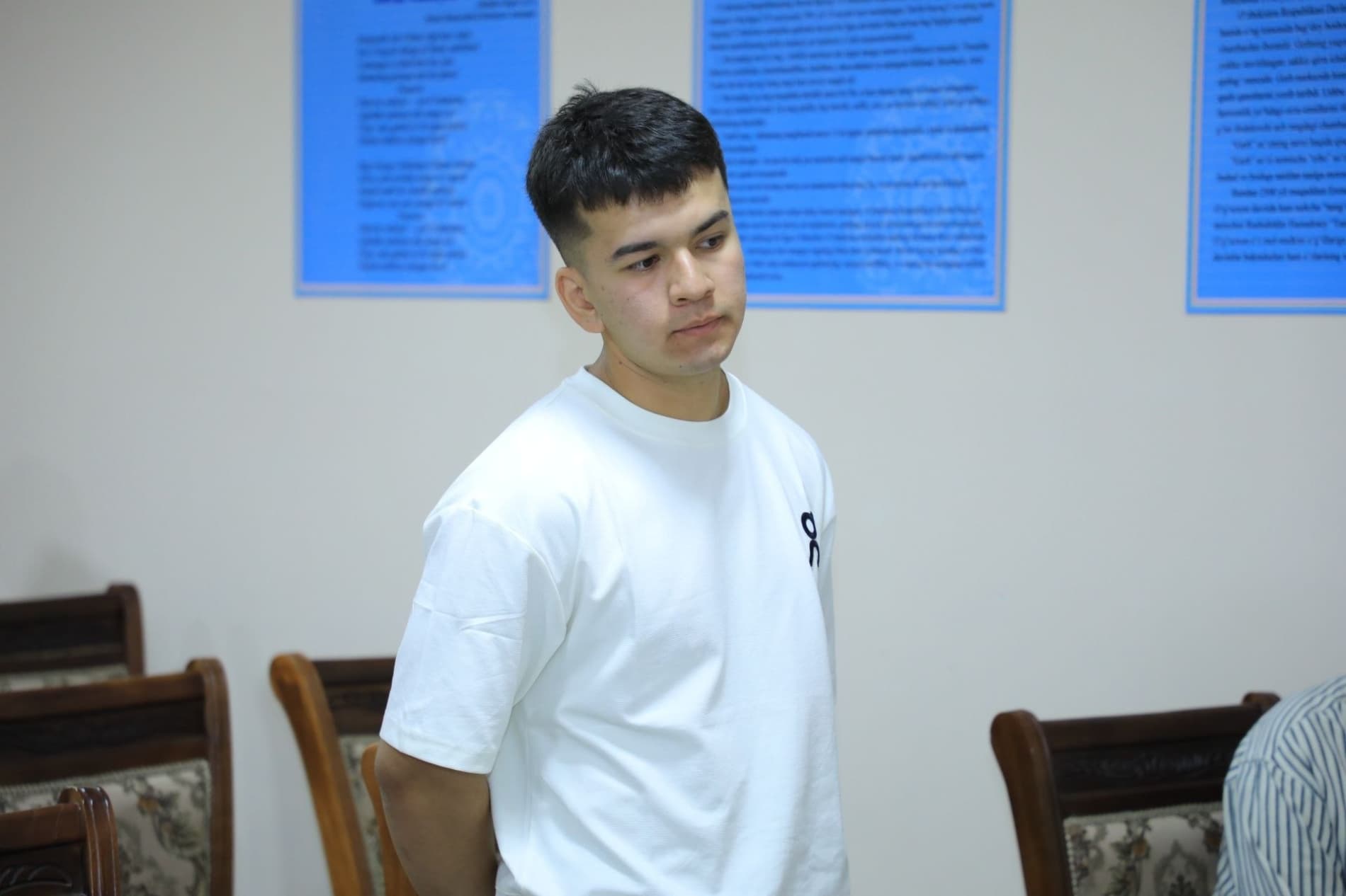 Zarafshon shahar "Navro'z" mahallasida yoshlari ishtirokida "Rahbar va yoshlar uchrashuvi" bo'lib o'tdi.