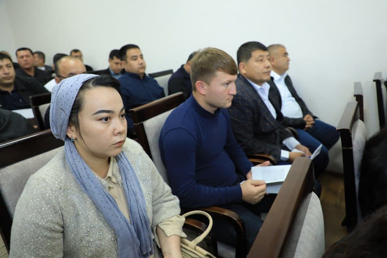Today, October 5, an administrative meeting was held under the chairmanship of Zarafshan city mayor Nazirbek Rahmanov.