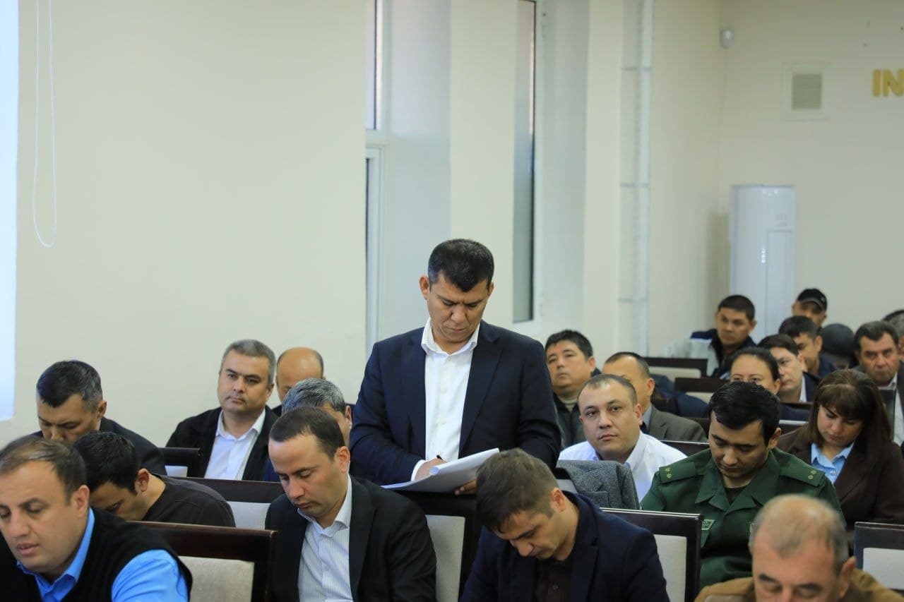 Today, October 5, an administrative meeting was held under the chairmanship of Zarafshan city mayor Nazirbek Rahmanov.