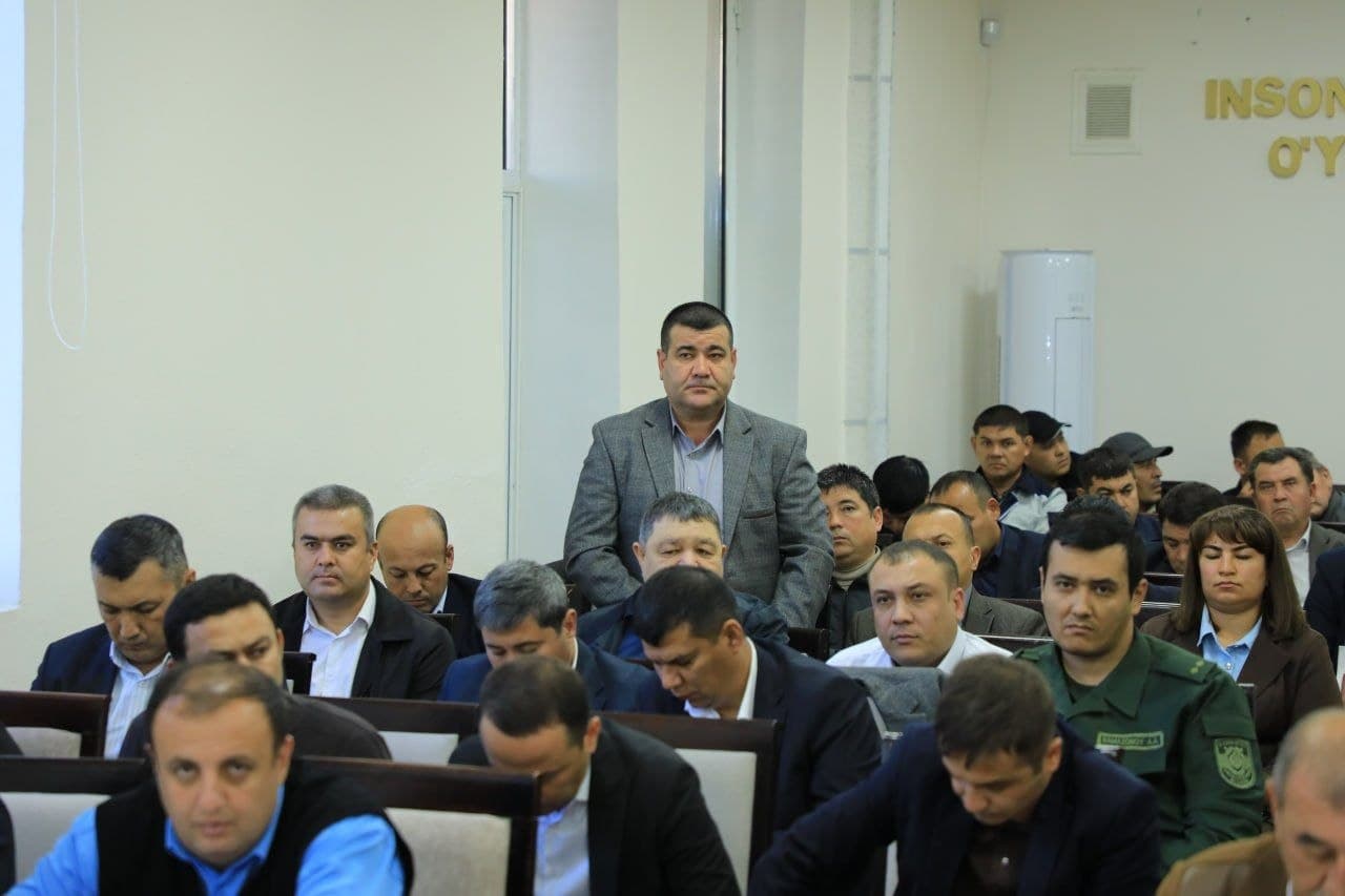 Today, October 5, an administrative meeting was held under the chairmanship of Zarafshan city mayor Nazirbek Rahmanov.