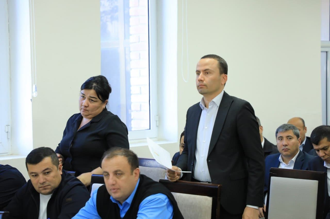 Today, October 5, an administrative meeting was held under the chairmanship of Zarafshan city mayor Nazirbek Rahmanov.