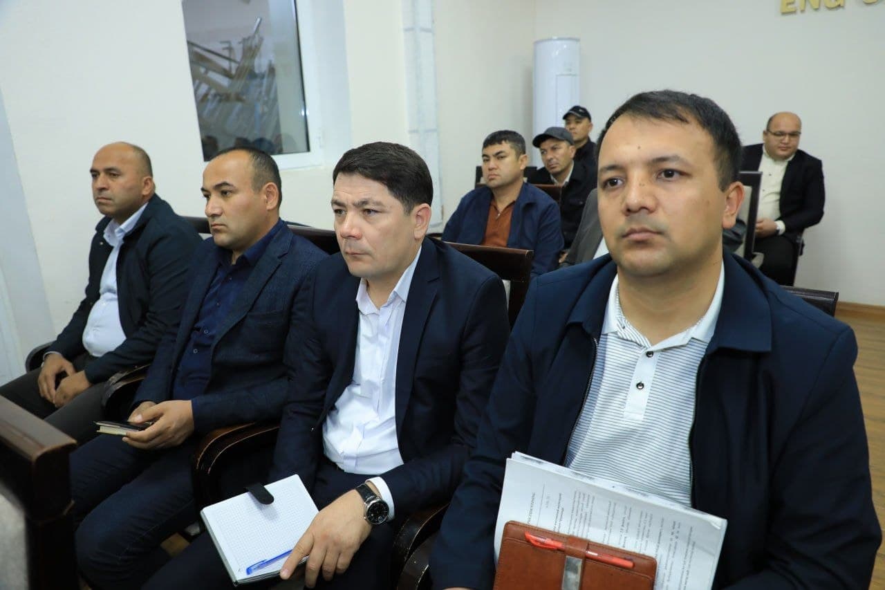 Today, October 5, an administrative meeting was held under the chairmanship of Zarafshan city mayor Nazirbek Rahmanov.
