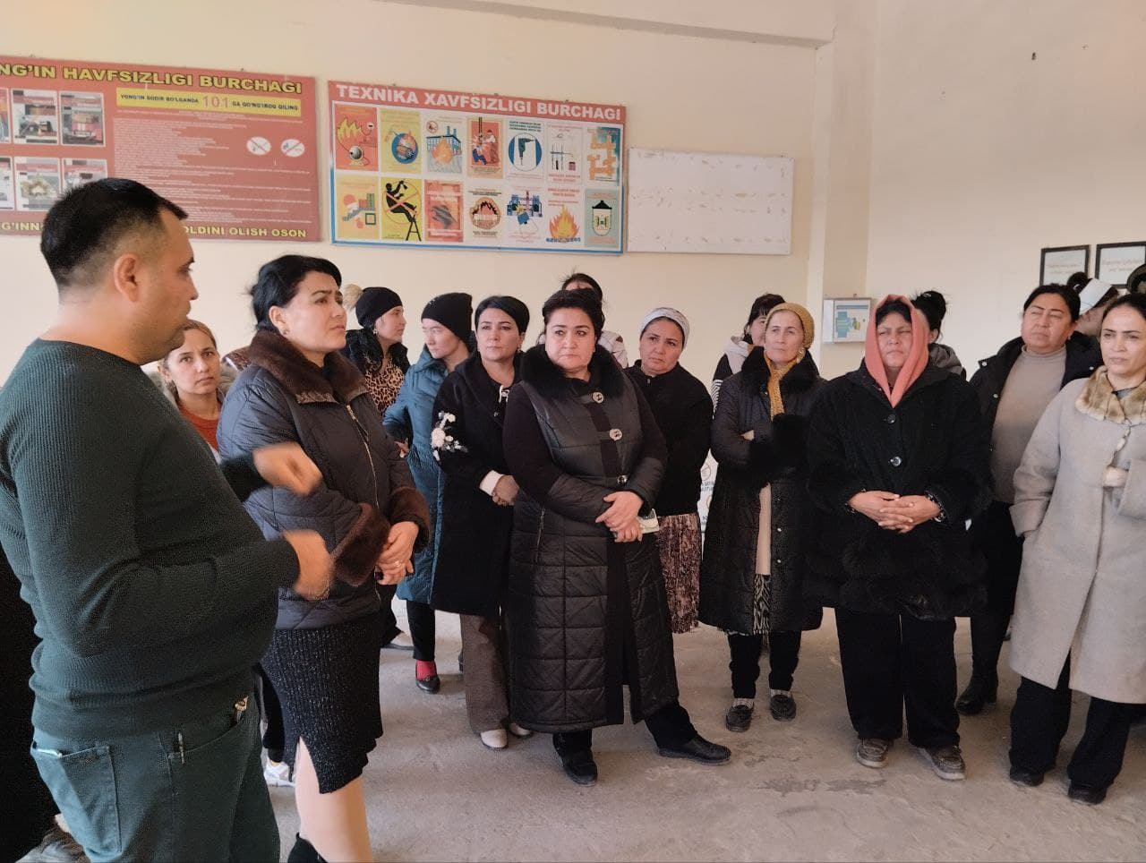 Karmana tumanidagi ishsiz xotin-qizlar uchun ishlab chiqarish korxonasiga ekskursiya tashkil etildi