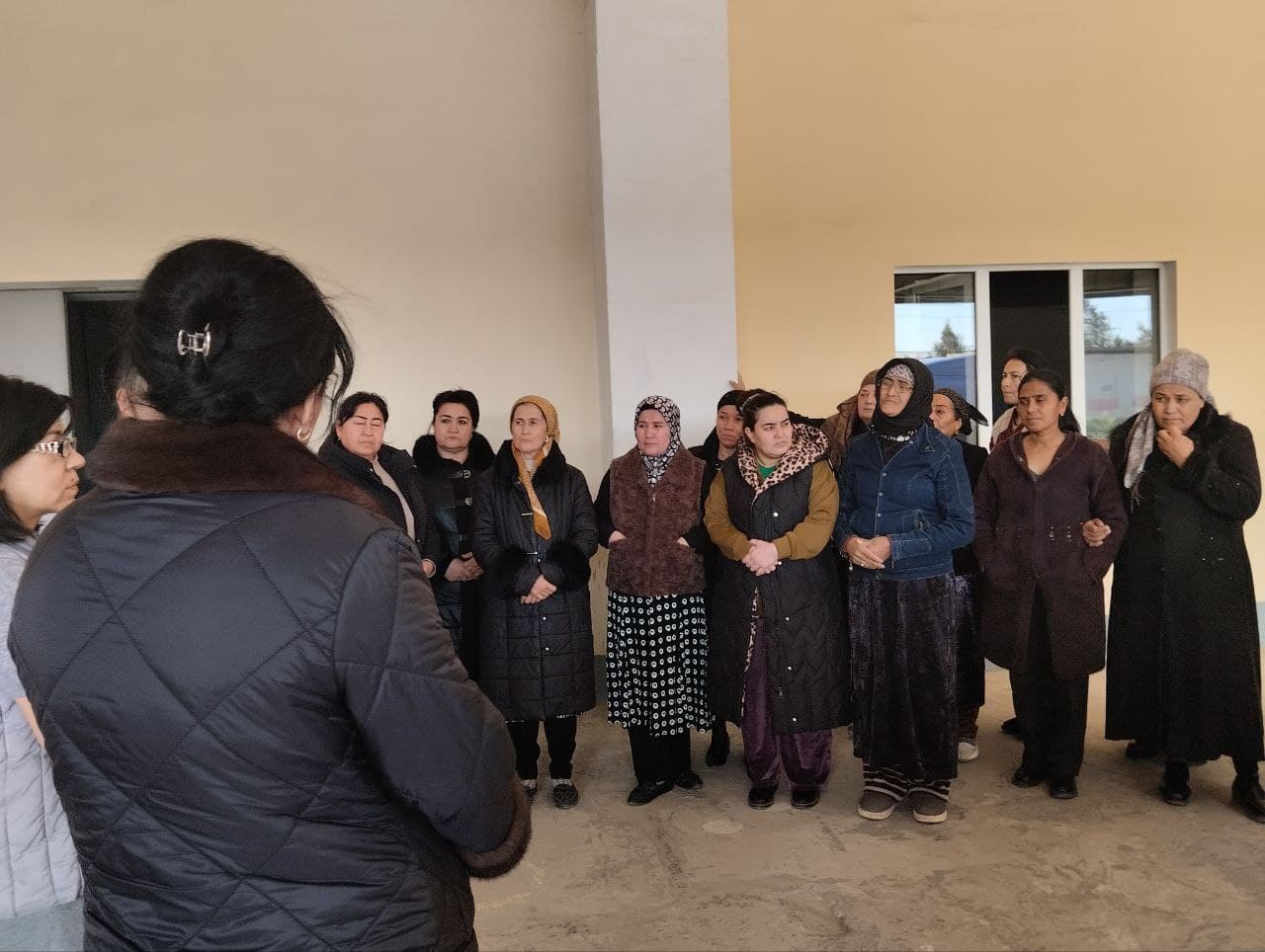 Karmana tumanidagi ishsiz xotin-qizlar uchun ishlab chiqarish korxonasiga ekskursiya tashkil etildi