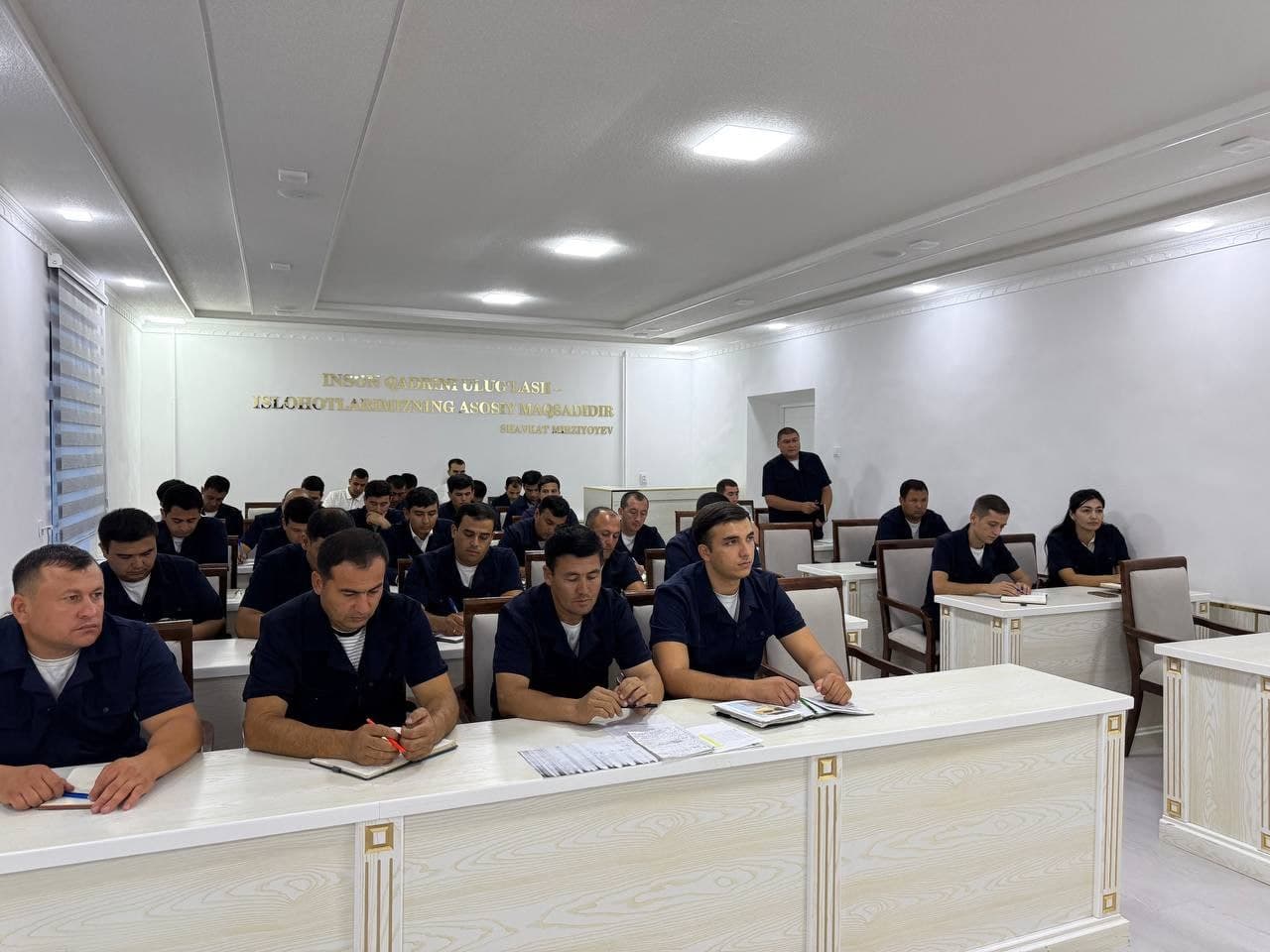 KARMANADA OTALIQQA OLINGAN YOSHLAR BILAN ISHLASH SAMARADORLIGI MUHOKAMA QILINDI