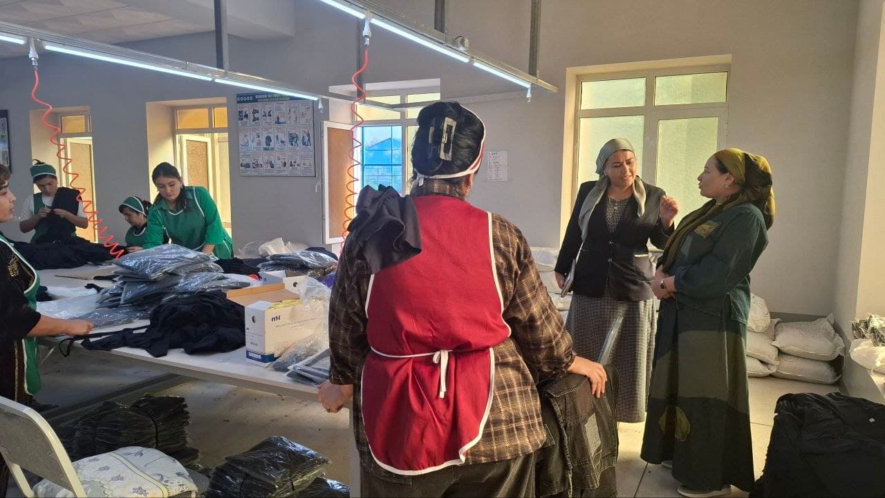 TUMANDAGI XOTIN-QIZLAR BANDLIGINI TA’MINLASH VA DAROMADLARINI OSHIRISH MASALALARI KO'RILDI