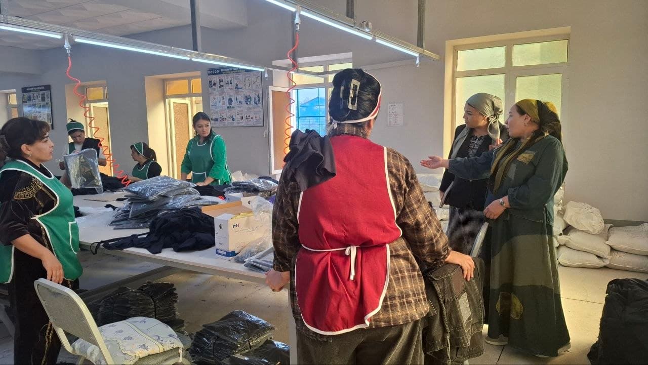 TUMANDAGI XOTIN-QIZLAR BANDLIGINI TA’MINLASH VA DAROMADLARINI OSHIRISH MASALALARI KO'RILDI