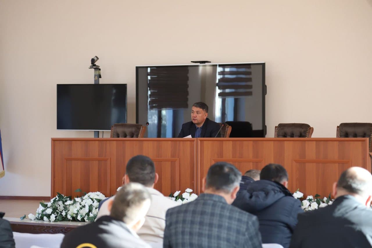 Tomdi tumani hokimi Orzumurod Umarov rahbarligida korxona va tashkilotlar rahbarlari ishtirokida yig'ilish o'tkazildi.