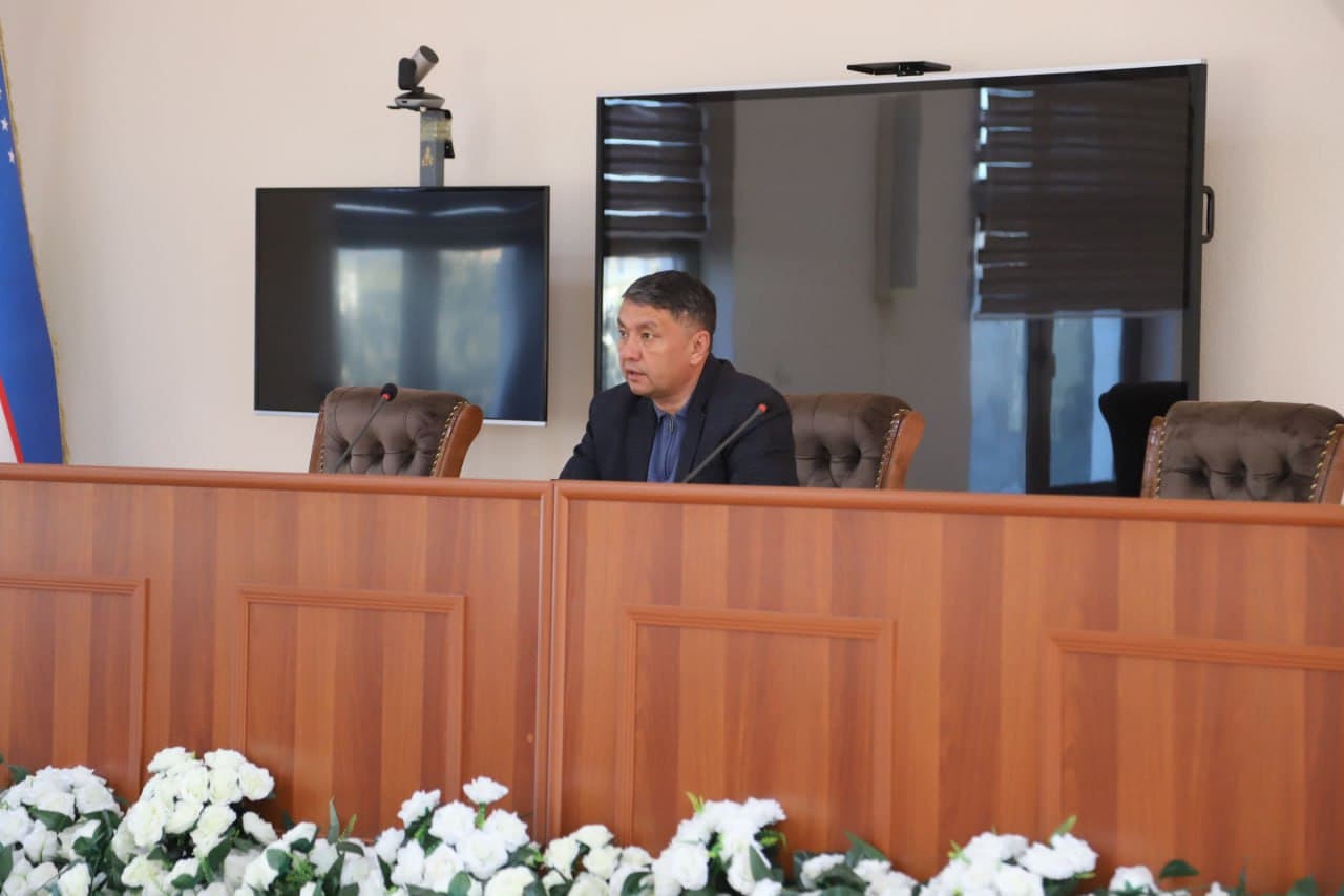 Tomdi tumani hokimi Orzumurod Umarov rahbarligida korxona va tashkilotlar rahbarlari ishtirokida yig'ilish o'tkazildi.