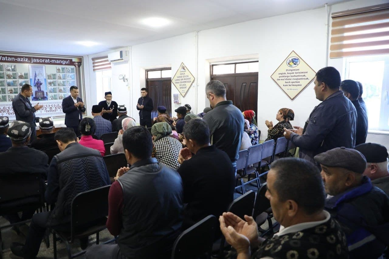 TUMAN HOKIMI HAFQORIYON MAHALLASI AHOLISI BILAN UCHRASHDI