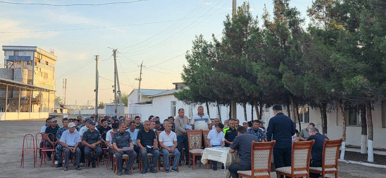 TUMAN HOKIMI ISHTIROKIDA FERMERLAR BILAN UCHRASHUV