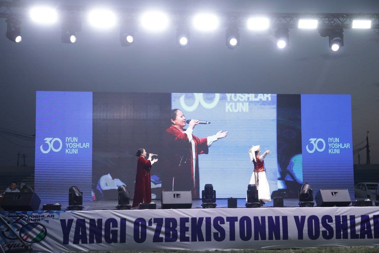 QIZILTEPADA YOSHLAR KUNI KATTA TANTANALAR BILAN NISHONLANDI