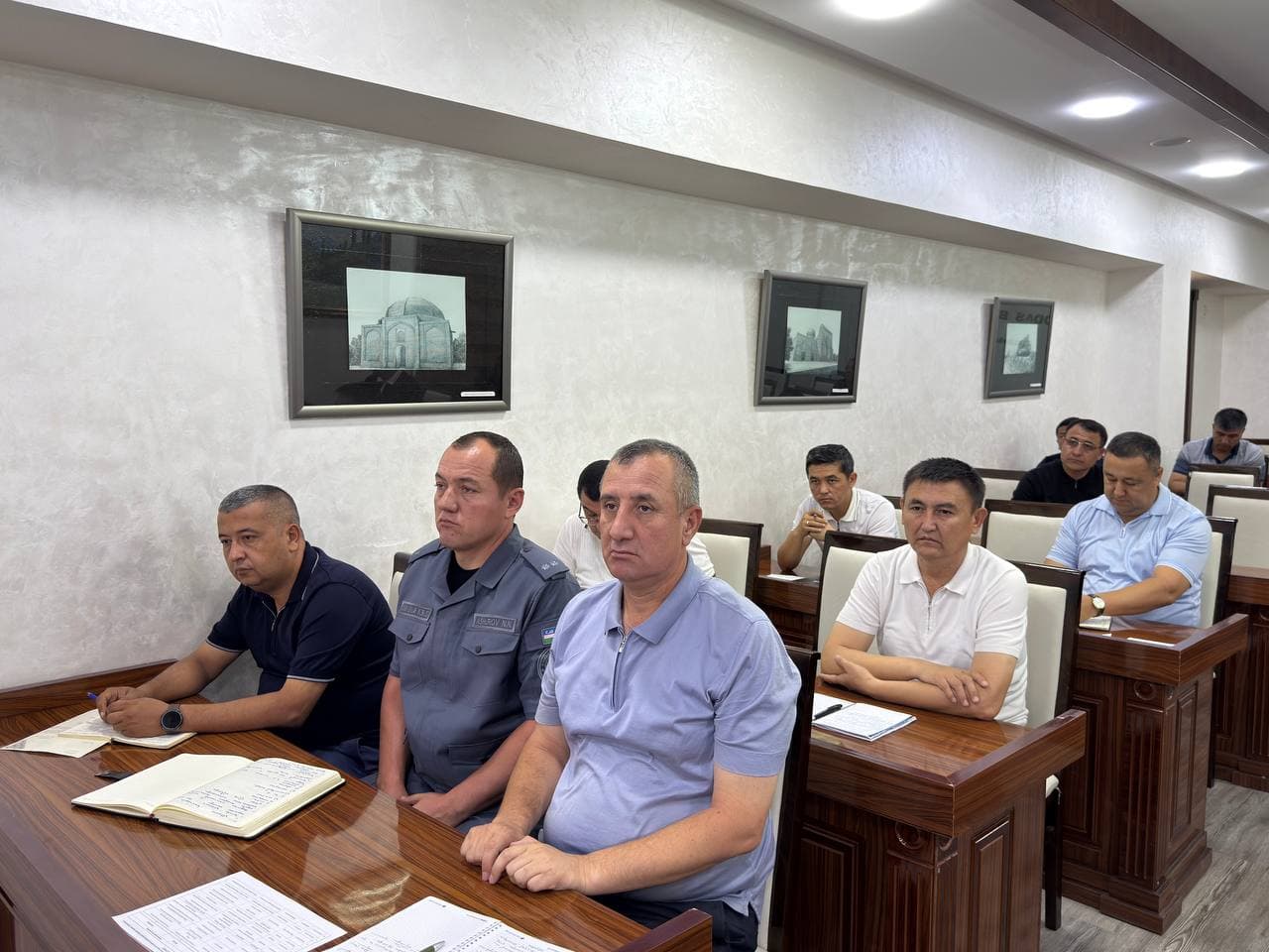 TUMAN HOKIMI MAS'ULLAR BILAN UCHRASHDI