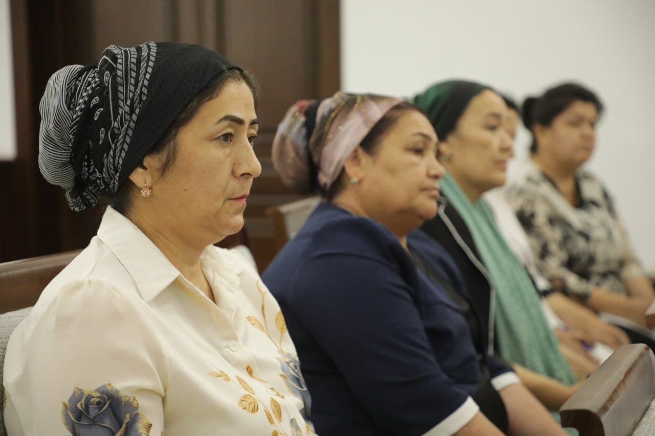 TUMAN HOKIMI MAHALLA RAISLARI BILAN UCHRASHDI